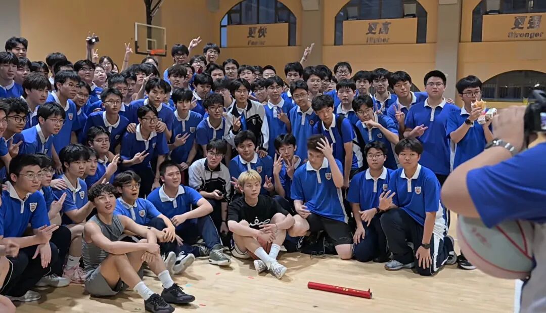 “小何，别陷在遗憾里！”高二男生当场爆哭，“没想到我是主角……”