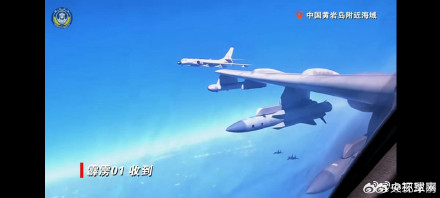 黄岩岛上空轰6K挂弹警巡