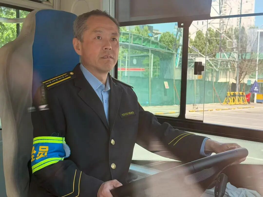 北京公交上演生死时速！驾驶员守护乘客生命“黄金时刻”