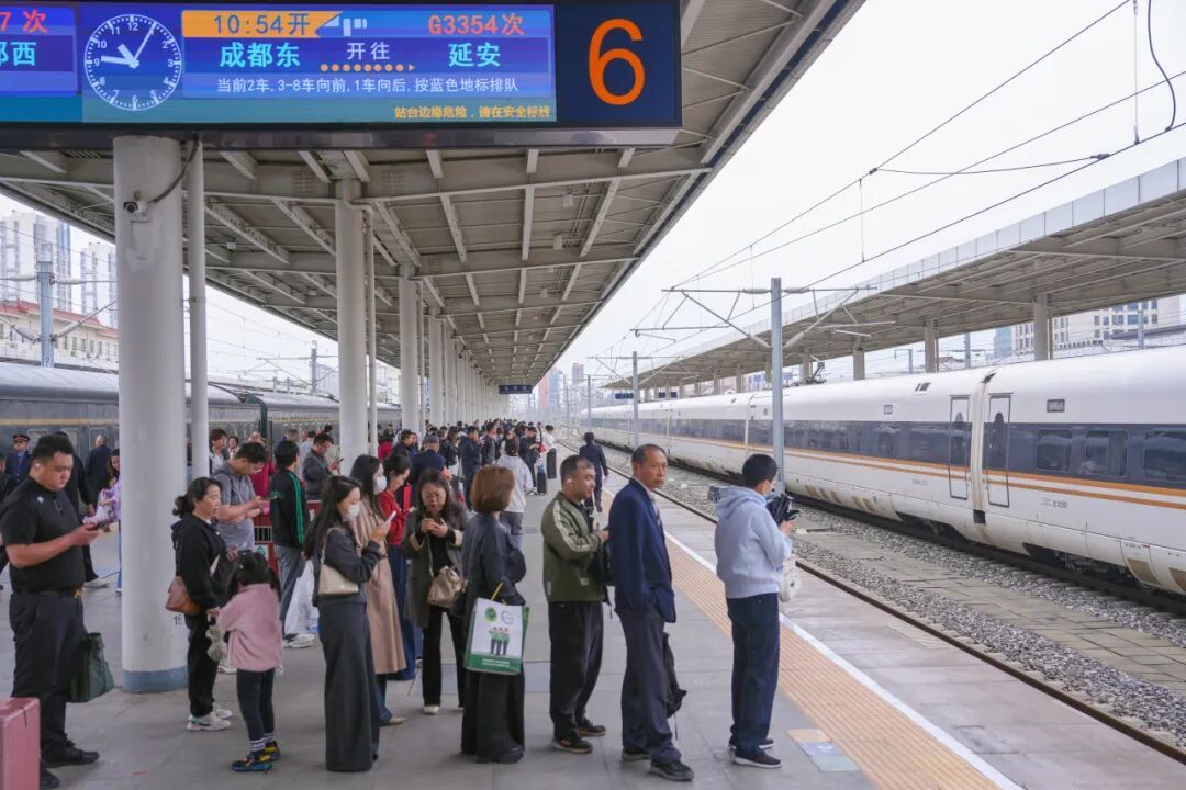 西安铁路局：“五一”假日，加开167对列车！
