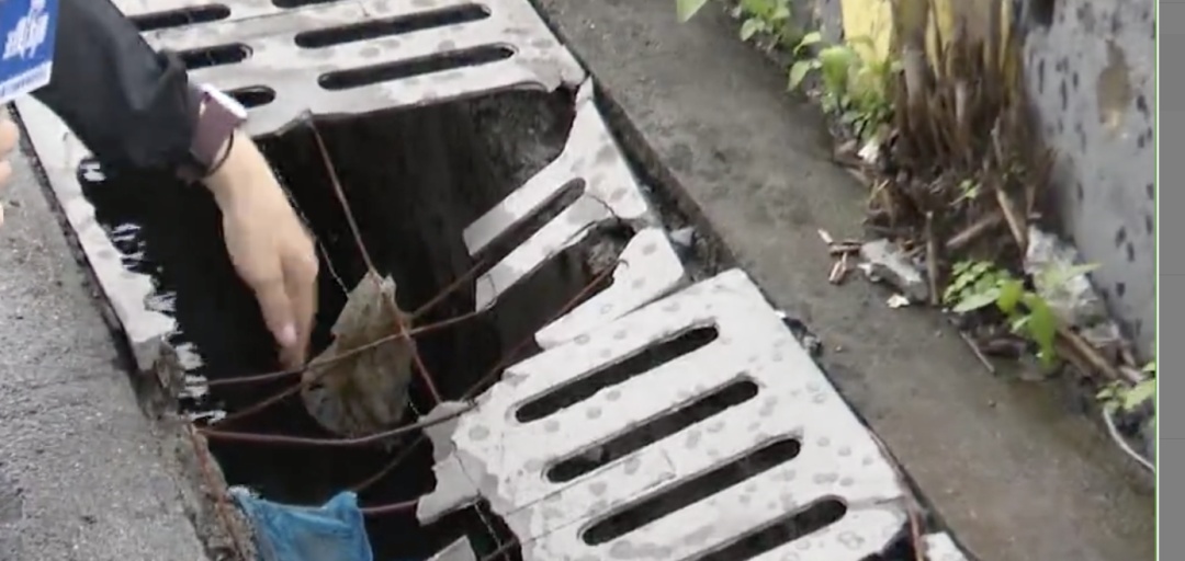 佛山一道路沙井盖出现连续破损，当地相关部门：将尽快更换