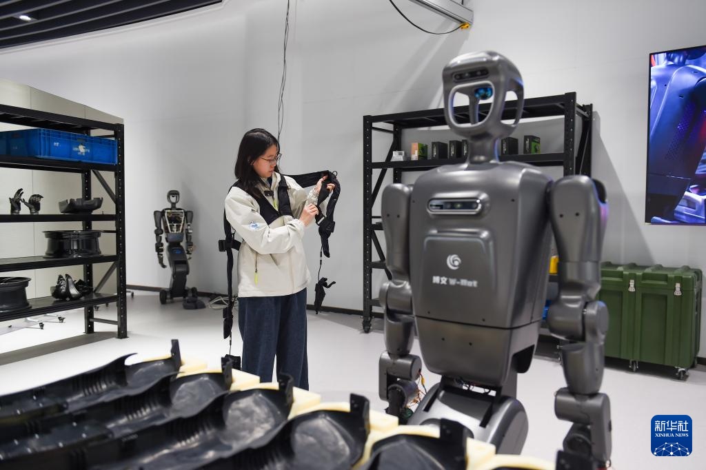 机器人数据采集工程师：打通仿生机器人应用的“最后一公里”