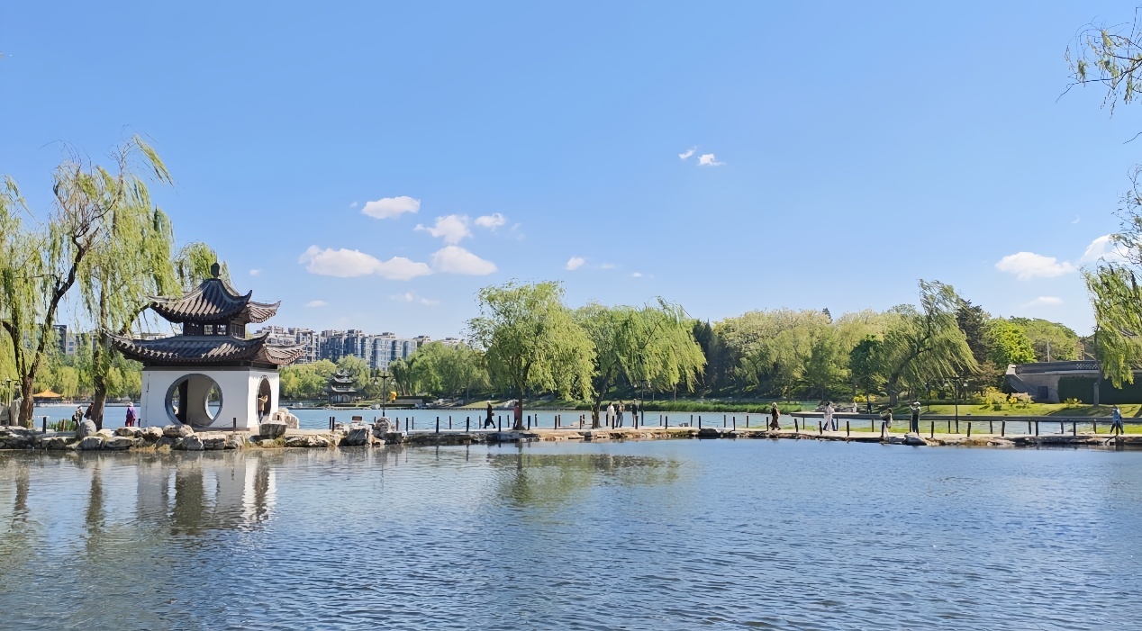 碧空流云下的北京公园有多美？组图来袭