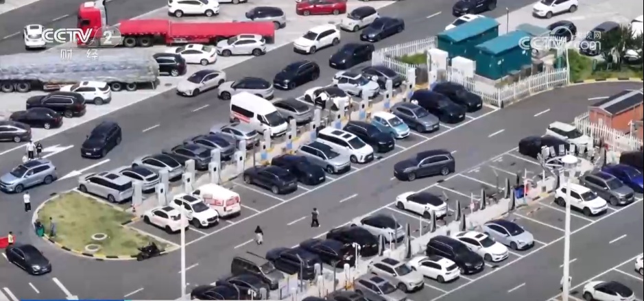 1995万人次、6400万辆，人潮与车流涌动 “假日中国”在流动中彰显生机与活力