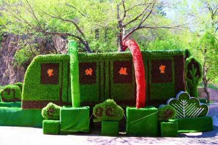 五一上新！八达岭主题花坛惊艳亮相