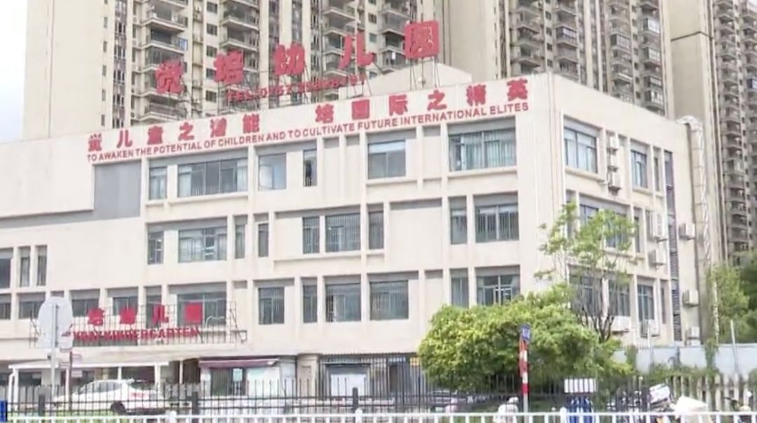 佛山一道路沙井盖出现连续破损，当地相关部门：将尽快更换