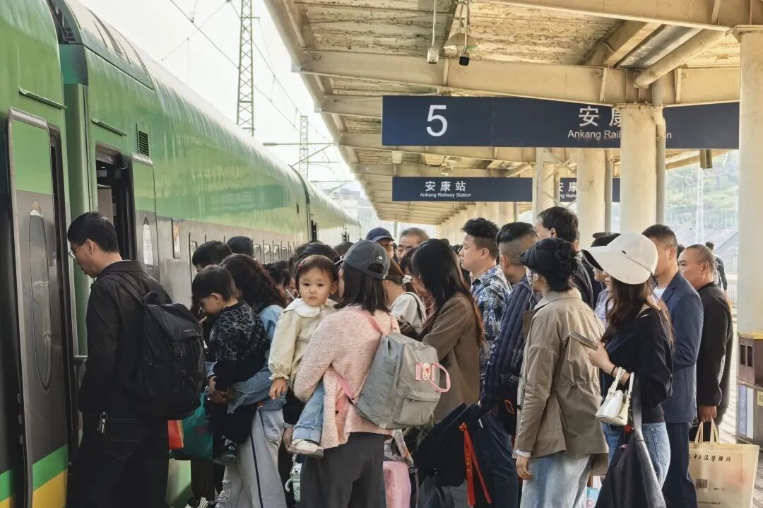 西安铁路局：“五一”假日，加开167对列车！