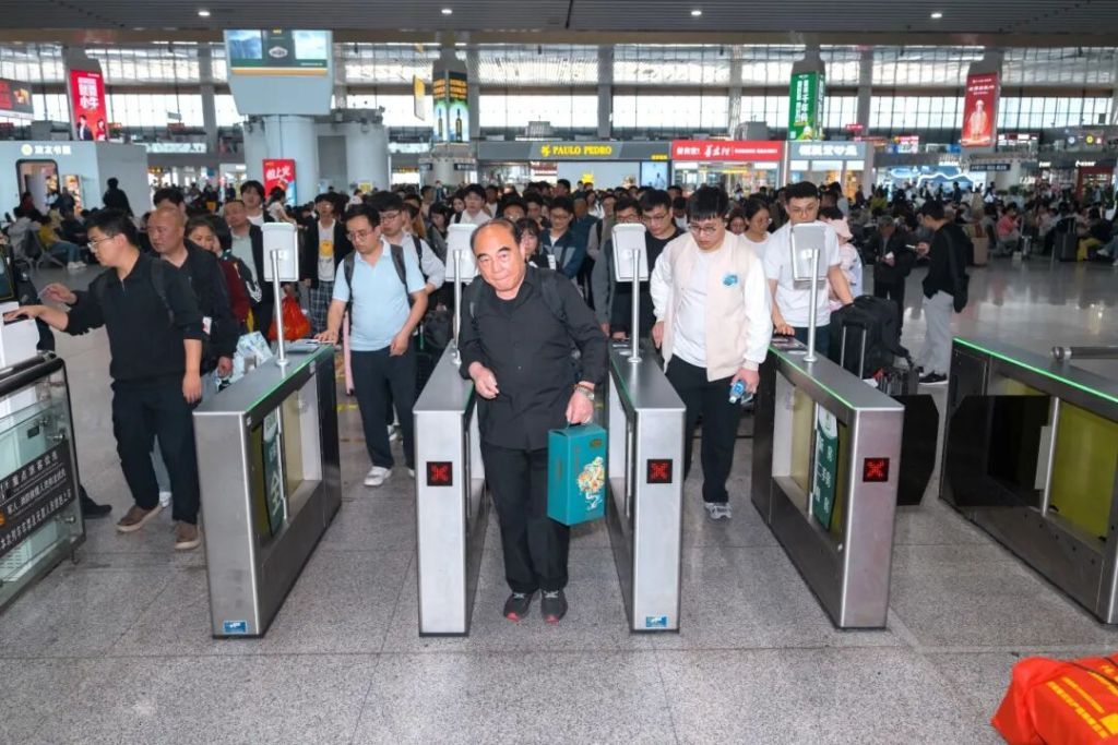 长三角铁路今日预计发送旅客395万人次，午后起迎节前出行最高峰