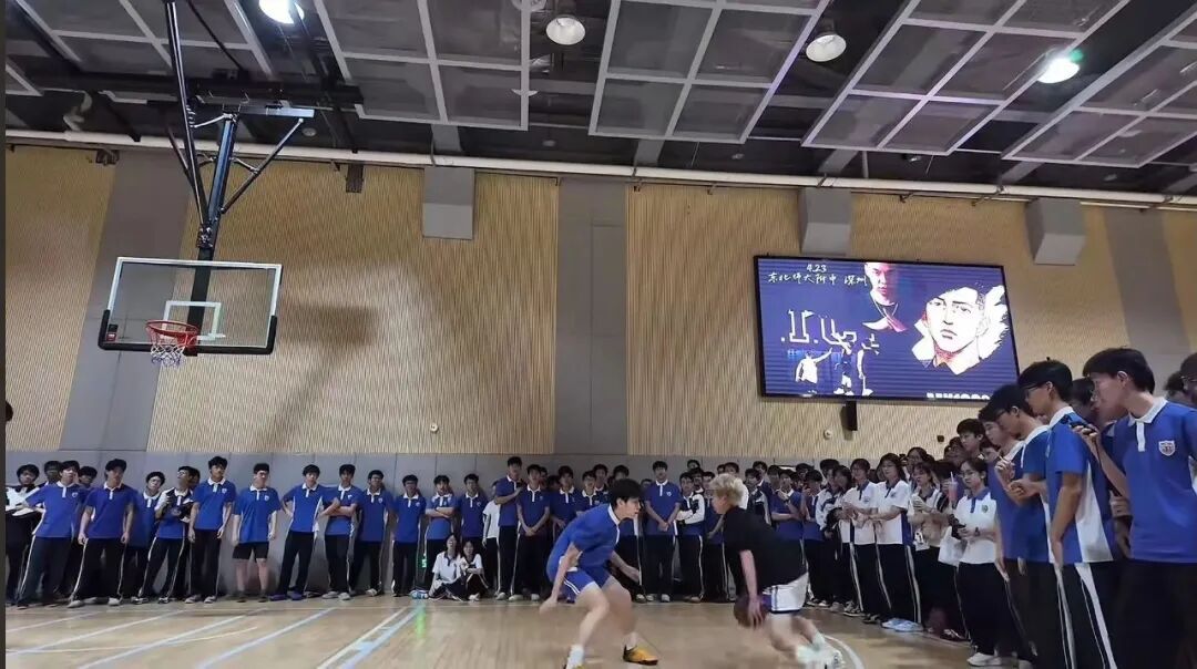 “小何，别捂腿了！”高二男生当场爆哭，网友也看哭了