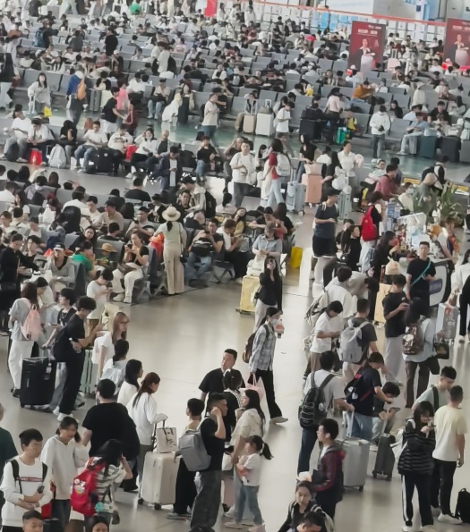 爆了！这是今天的广州南站，一大波“聪明人”已经提前出发……