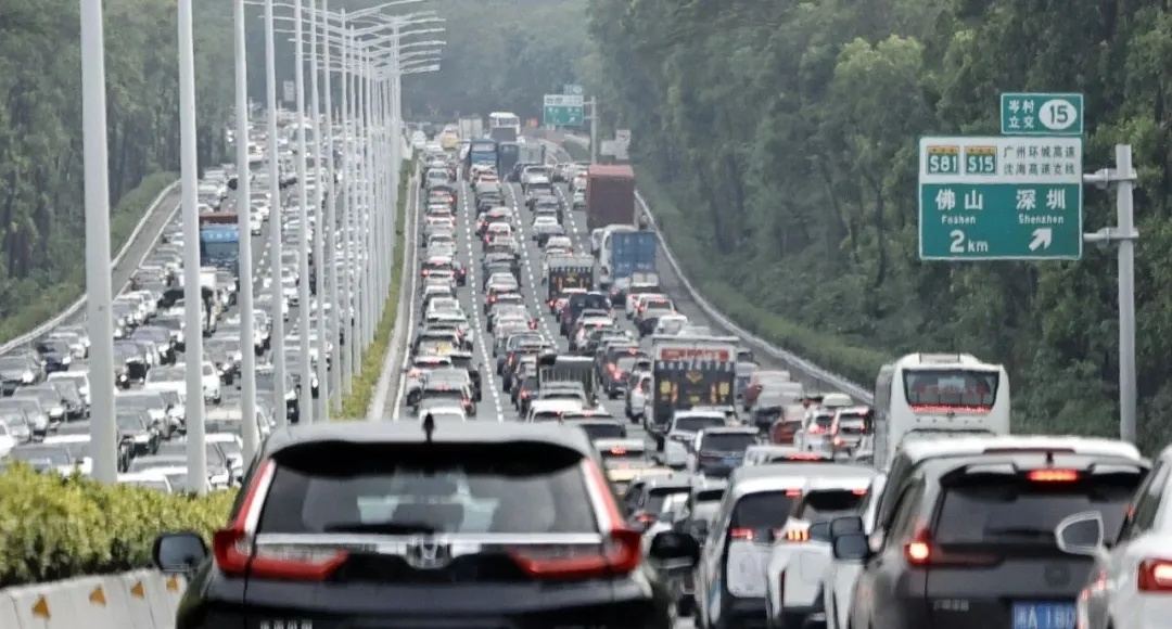 爆了！这是今天的广州南站，一大波“聪明人”已经提前出发……