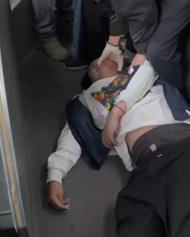 北京公交上演生死时速！驾驶员守护乘客生命“黄金时刻”