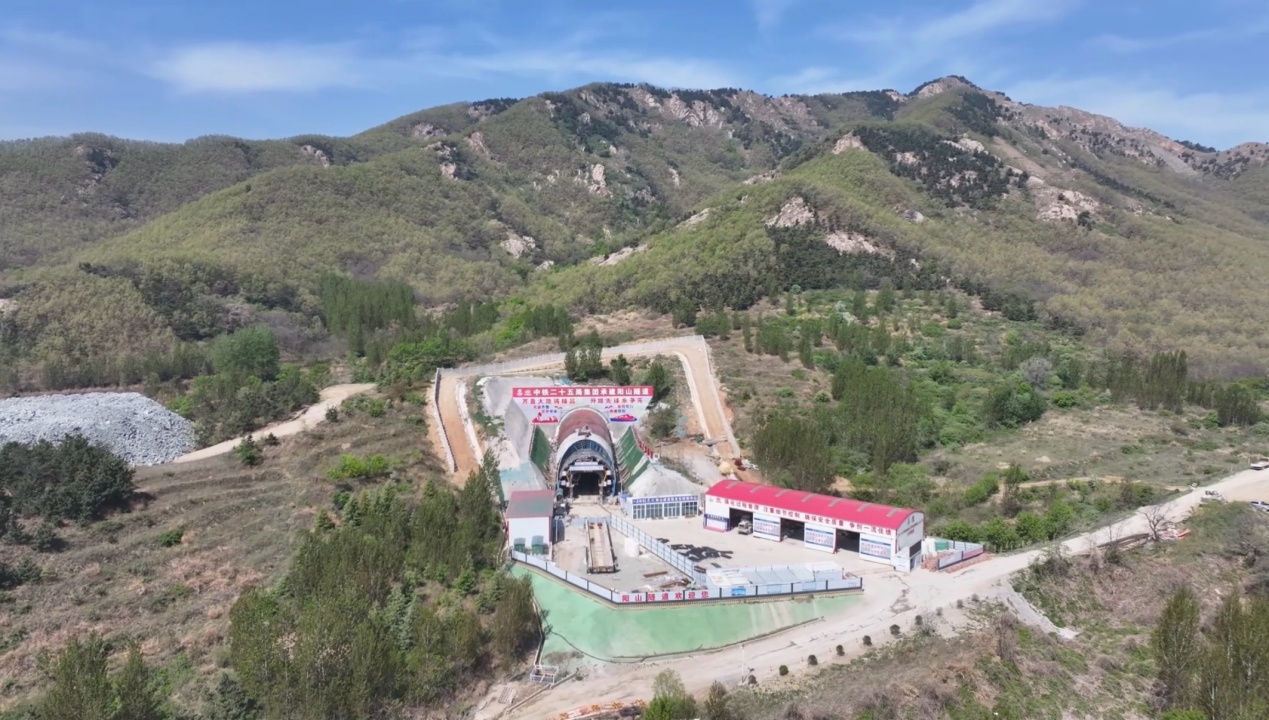 潍宿高铁至青岛连接线最长隧道顺利贯通