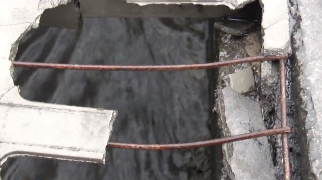 佛山一道路沙井盖出现连续破损，当地相关部门：将尽快更换