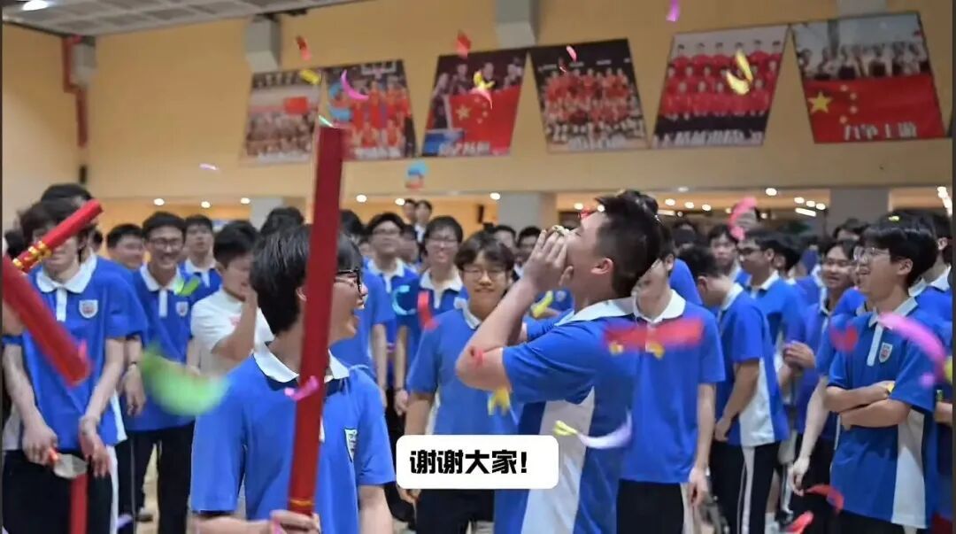 “小何，别陷在遗憾里！”高二男生当场爆哭，“没想到我是主角……”