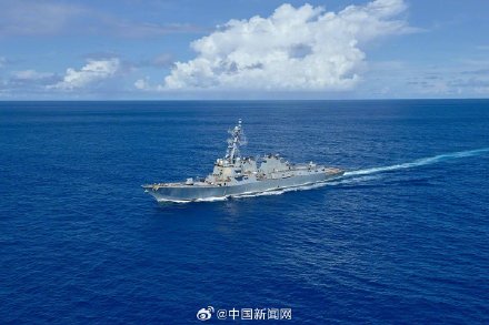 美军驱逐舰加入布什号航母打击群