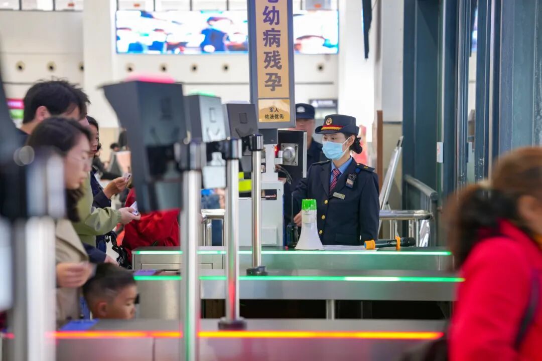 西安铁路局：“五一”假日，加开167对列车！