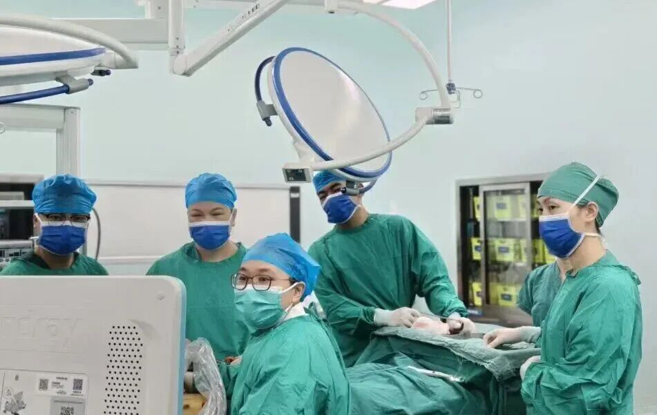 触目惊心！18岁女孩双乳“爆发”84个肿块，最大的如鹅蛋！这些习惯立刻改掉️