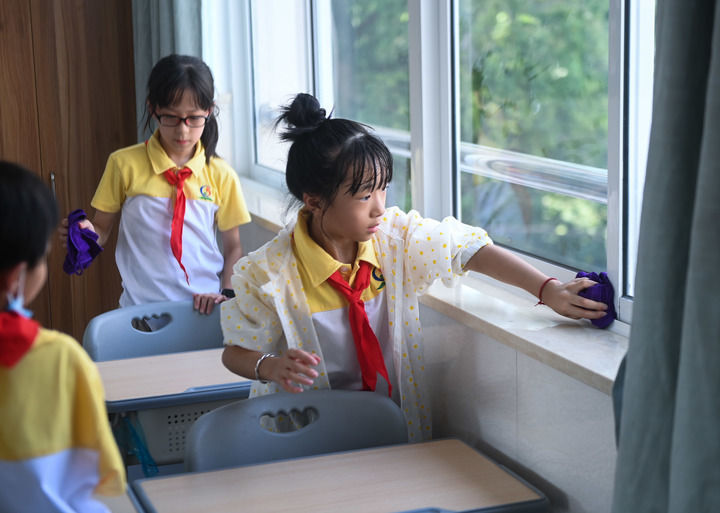 家长“代劳”、保洁“外包”：变味儿的校园劳动