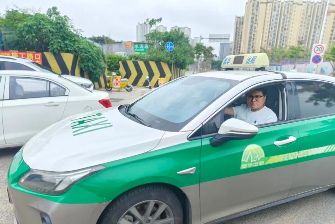 五缘大桥上演生死营救！厦门“的哥”飞身拽回乘客……