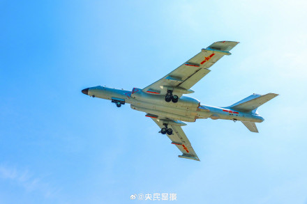 帅！空军轰炸机飞训高燃大图