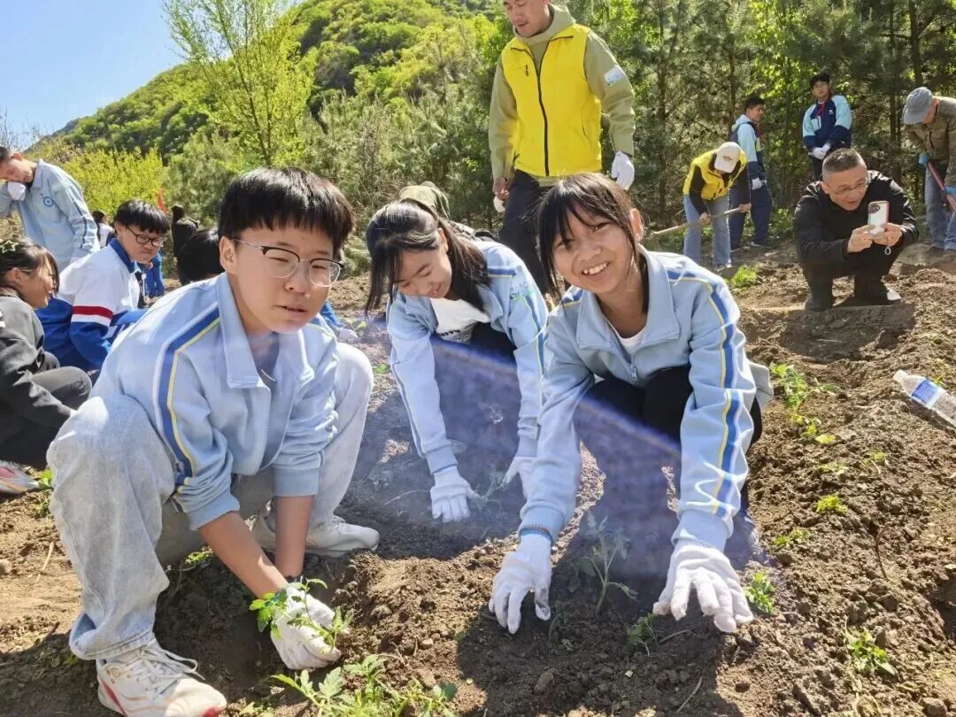 劳动是最好的节日礼物！北京学子用双手迎接五一