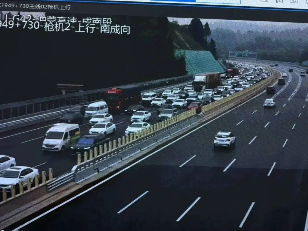 重要提醒！成都周边高速这些路段“飘红”，已有收费站关闭