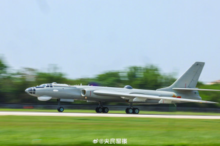 帅！空军轰炸机飞训高燃大图