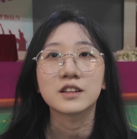 太好哭！深圳女孩坐在轮椅上，独自完成舞龙表演