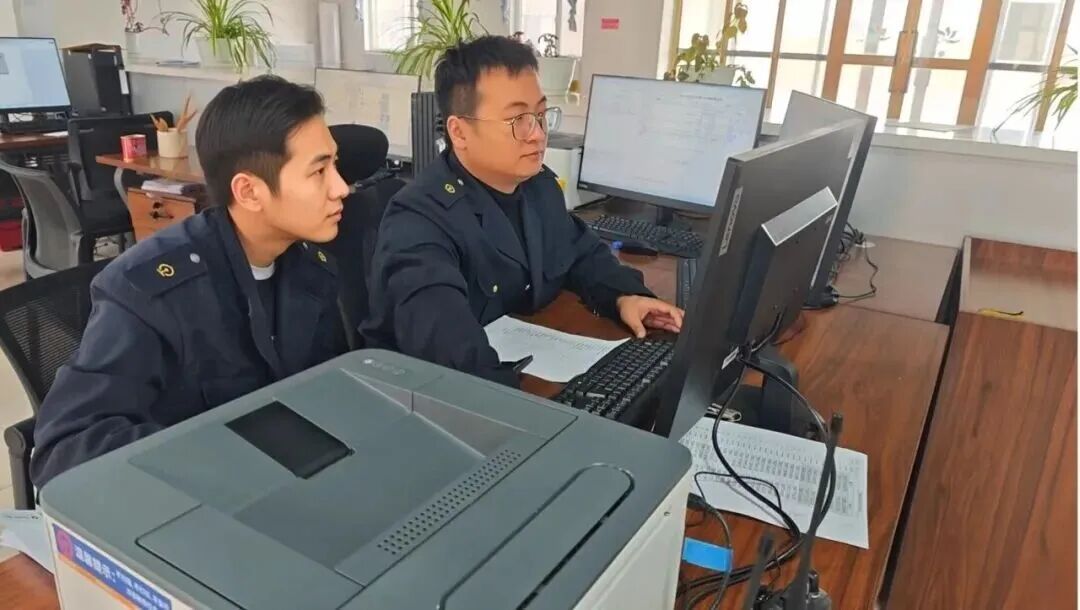 首季货运量又创纪录！揭秘哈密铁路货运狂飙背后的“密码”→