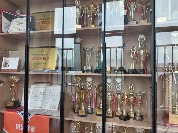 当一位小学体育老师决定给孩子们拍电影