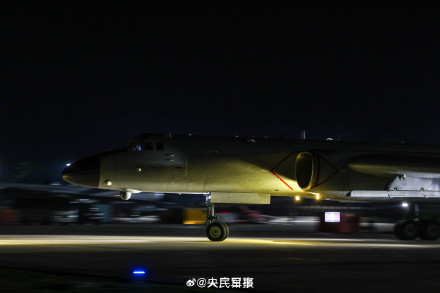 帅！空军轰炸机飞训高燃大图