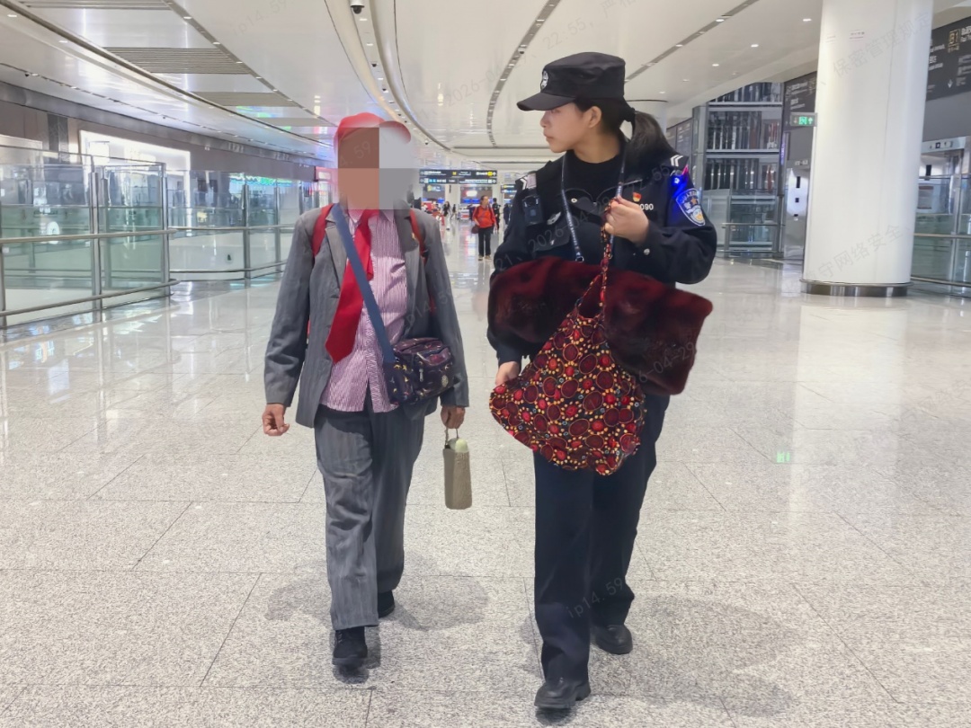老人轻信虚假招聘 大兴机场民警温情护归途