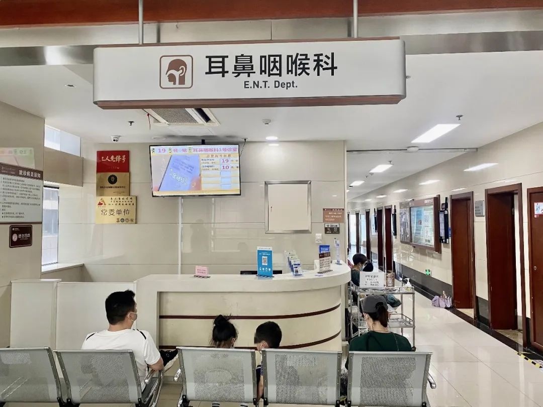30岁男子被“臭袜子味”逼进医院，检查发现：骨头已经被“凿穿”