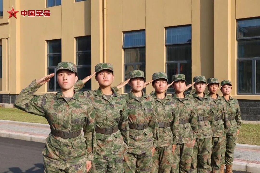 “满月”对比照丨青涩少女VS飒爽女兵→