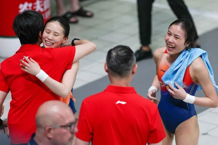 比赛首日，中国队包揽金牌！