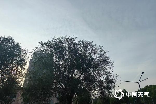 北京今天将现降雨 最高温降至23℃ 阵风可达7至8级