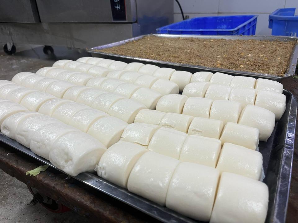 凌晨五点的“动物食堂”，探访长沙生态动物园配料班班长李磊，为3000余只动物备餐