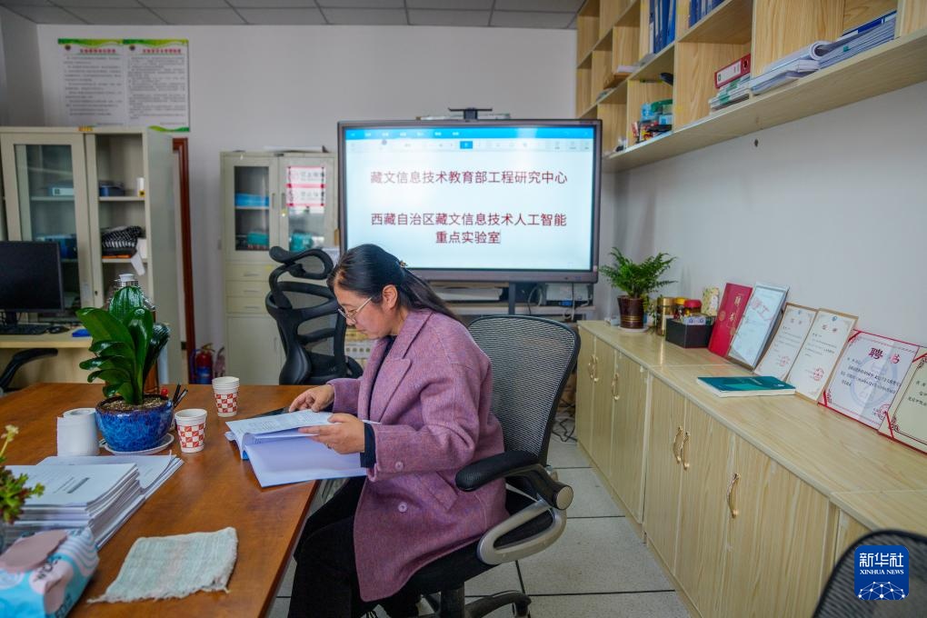 雪域高原劳动者——全国五一劳动奖章获得者拥措：以科技护文脉 以匠心育人才