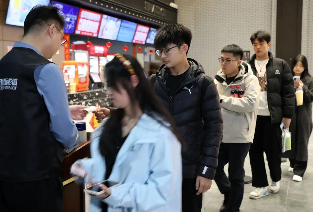 五一档票房破5亿！放映场次超去年同期