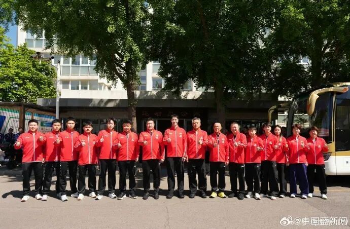 马龙、许昕出发伦敦助力国乒，许昕：我们是中国队培养的，全力以赴支持国乒