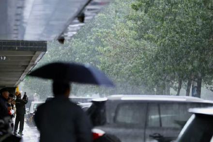 看北京｜今日上午市区突降阵雨