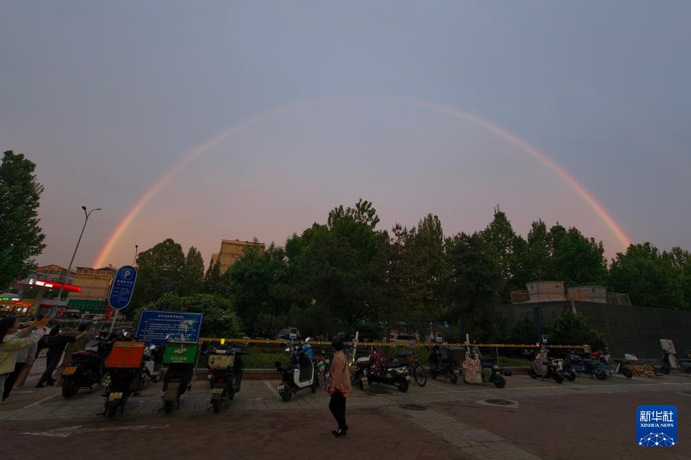 北京：雨过天晴现彩虹