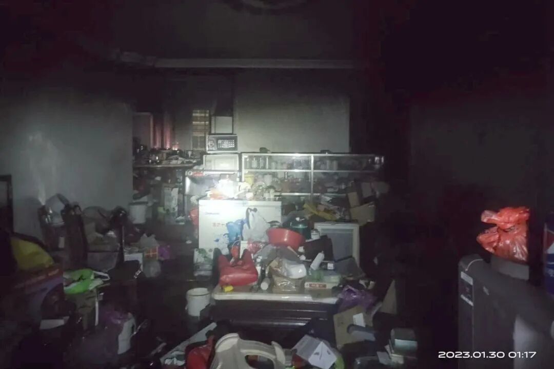 时隔三年，老夫妇又一套房子被烧！这个习惯真的会“火上浇油”