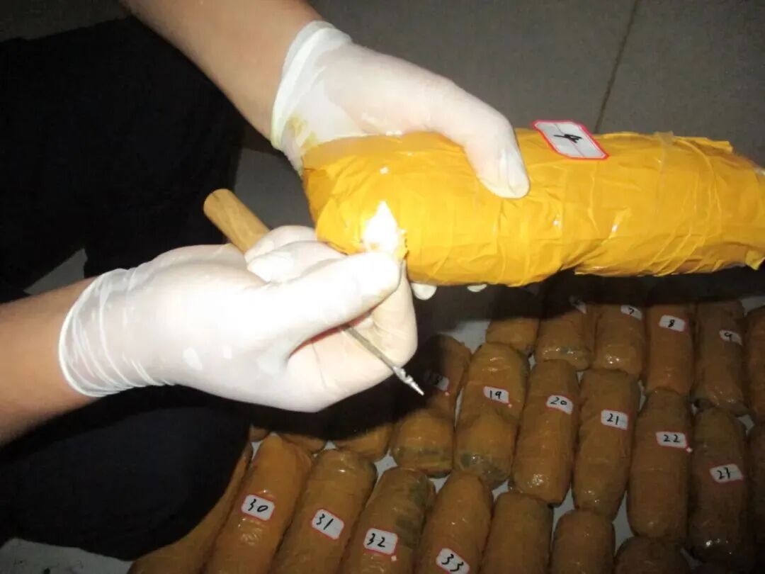 致敬！他虽然不能公布照片，但胸前的五星红旗格外耀眼