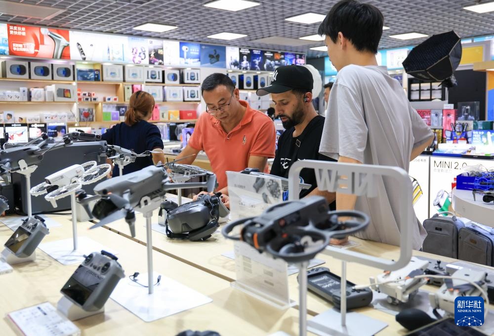 “中国电子第一街”假日消费热潮涌动