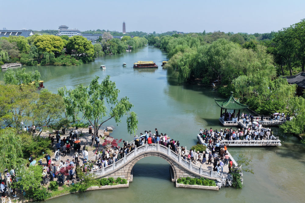假日江山丽 旅途活力足——“五一”假期掀起出游热潮