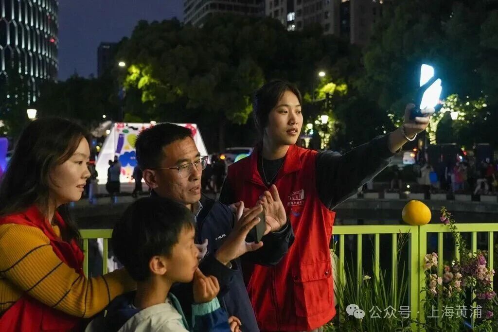 “潦草小狗”亮起来了！一座城市这样回应人们的期待