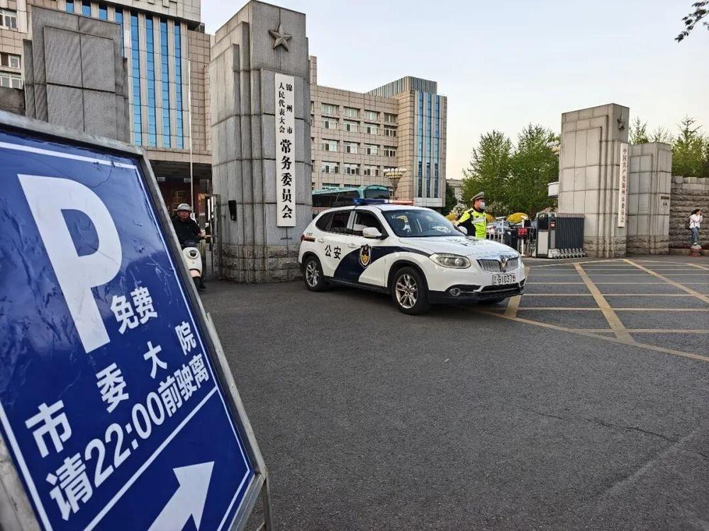 “宠客”模式开启！锦州市委大院暖心举动火出圈