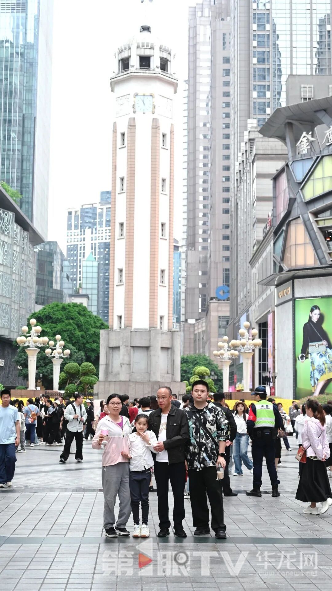 拍“吃单轨”照片听取“啊”声一片，“五一”假期你打卡了重庆哪些景点？